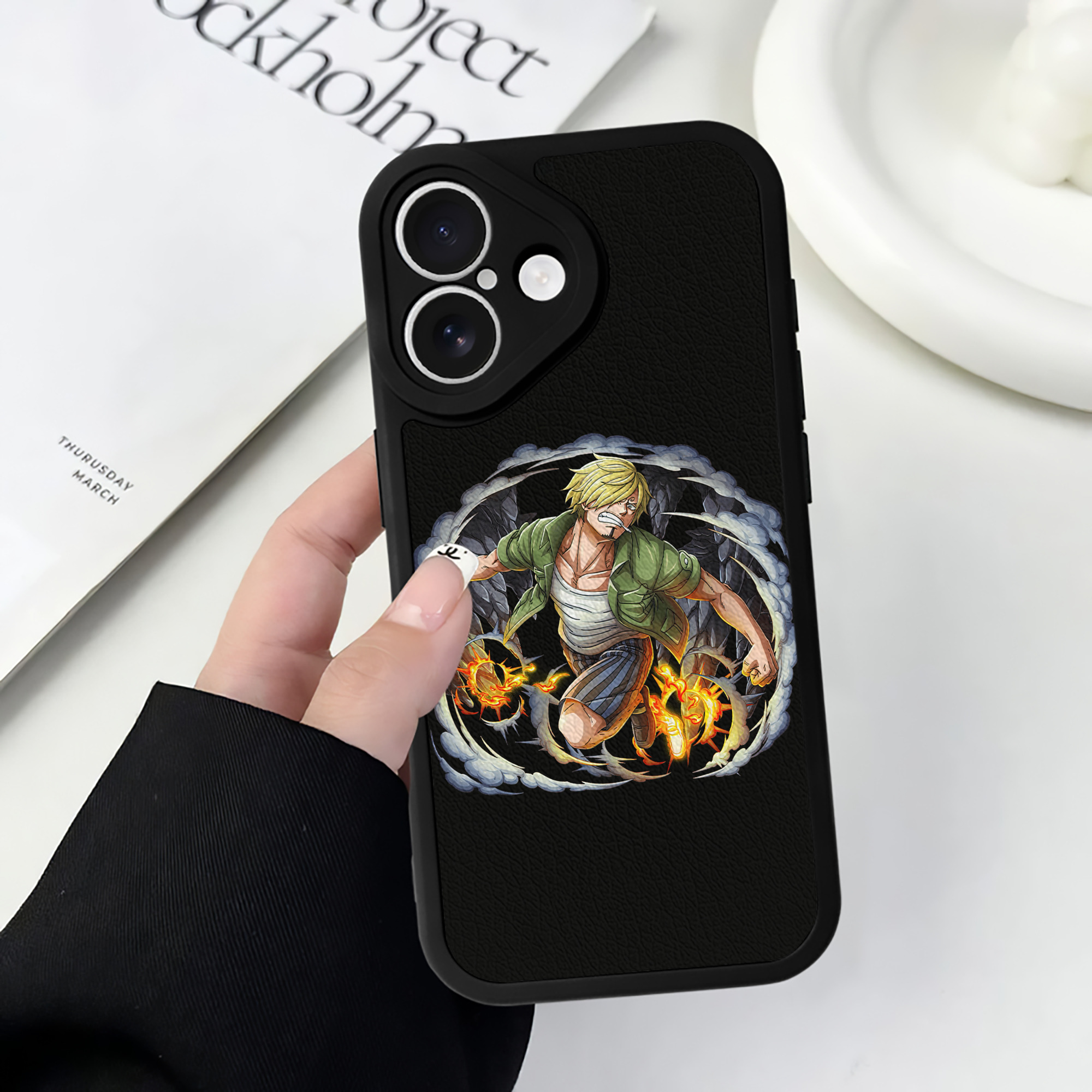 （画像用） ワンピース サンジ ONE PIECE Sanji 【iPhone 16シリーズ対応】シリコンスマホケース（レザー調） 材質：シリコン